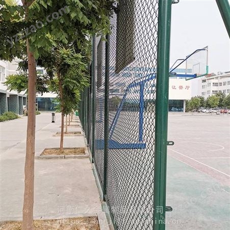 篮球场围栏网 镀锌管浸塑焊接框架栏杆 户外运动安全铁丝网