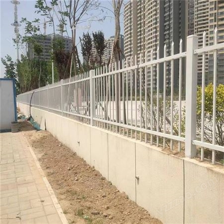供应锌钢围墙护栏 1.5高小区院墙防护栏杆 仁久金属 定制折弯防爬方管栅栏