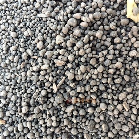 时产10吨肥料对辊造粒机  腐熟牛粪氯化铵膨润土挤压制粒机成品好