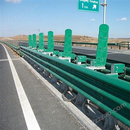 日喀则波形护栏 波形防撞护栏 拉瑞斯生产定制钢板栏杆
